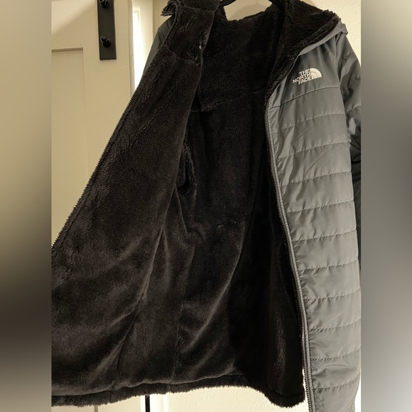 The North Face Reversible Puffer Jacket - Picture 8 of 9